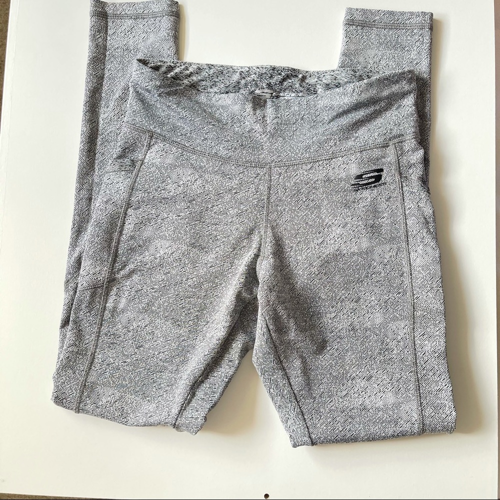 Gray sketchers leggings